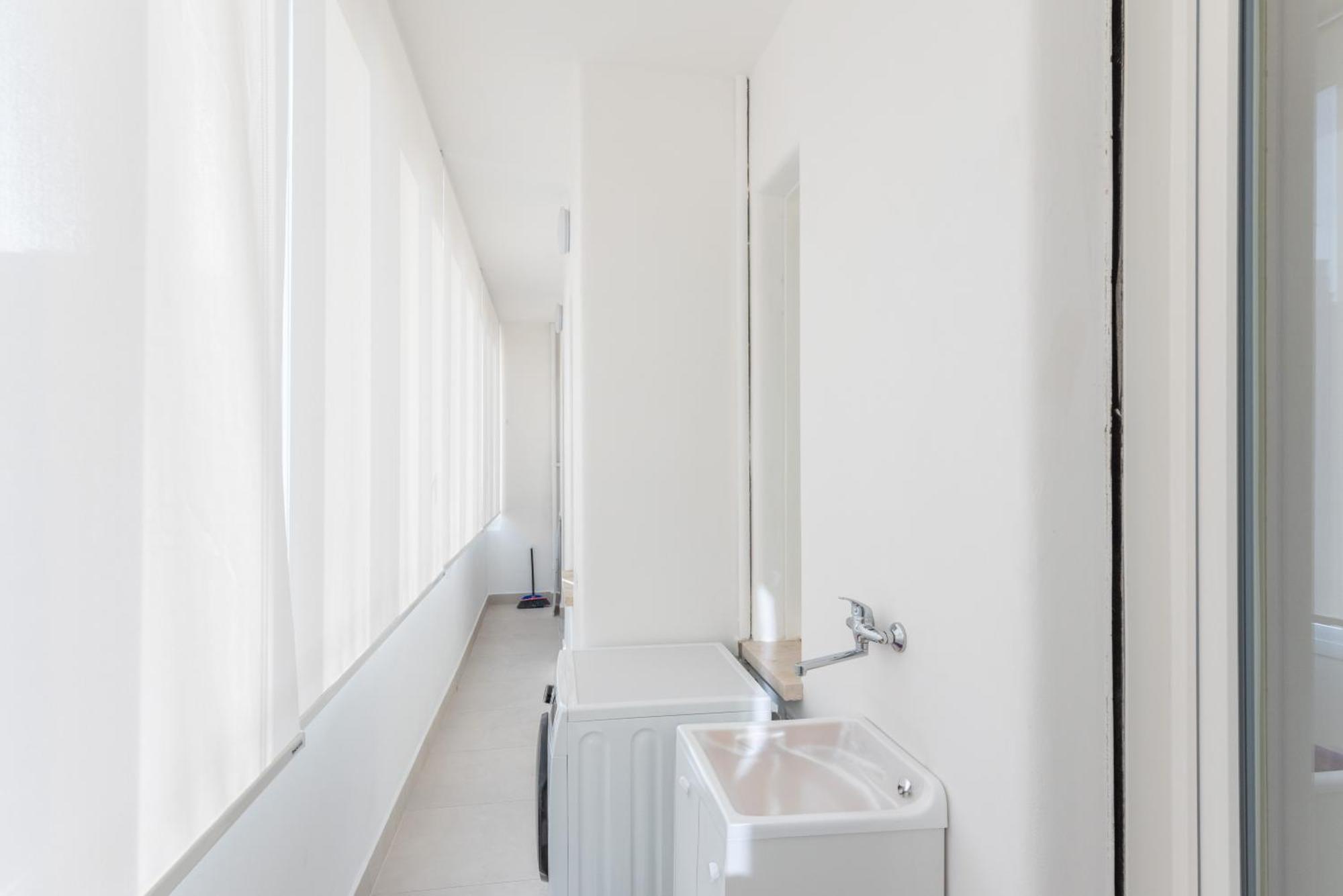 Domus Lux Angelica- Nearby Vatican Apartment Rome